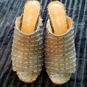 Charles David Denim Platform Mule. Size 7. NWT